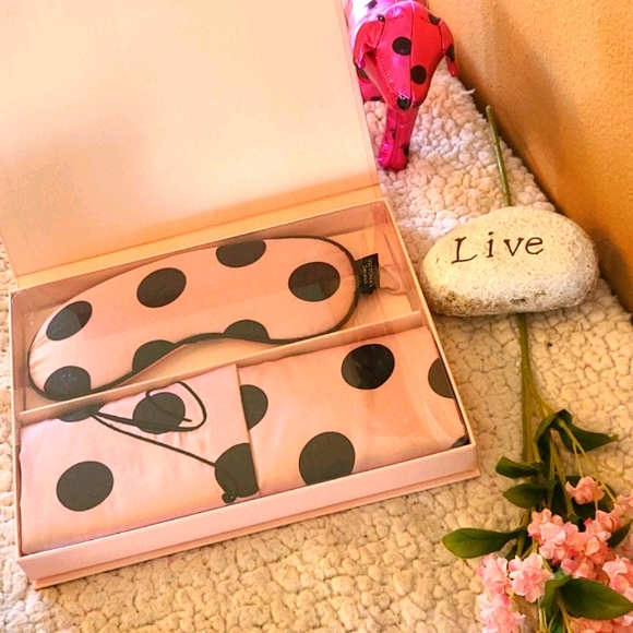 💜New VS sleep mask set💜 - Picture 2 of 8